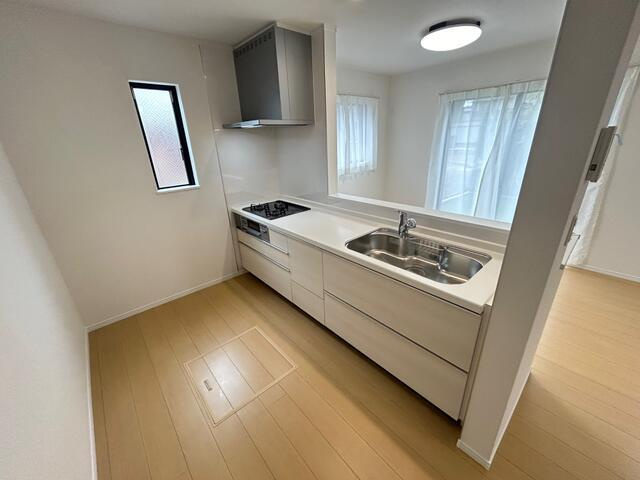 名古屋市守山区大字中志段味字東荒古の新築一戸建のキッチン|★全居室南向きで日当たり良好… 