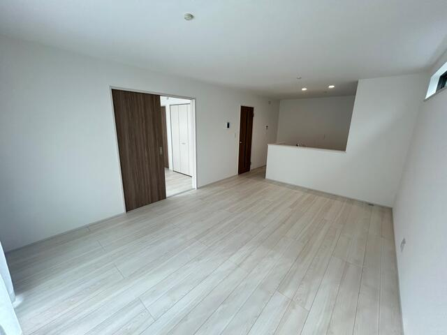 名古屋市守山区大字中志段味字曲畷の新築一戸建の居間・リビング|★リビング・洋室合わせて約２… 