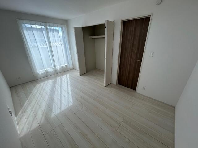 名古屋市守山区大字中志段味字曲畷の新築一戸建の洋室|★主寝室約７．５帖！全居室南… 