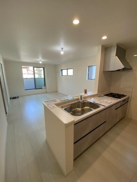 名古屋市港区津金２丁目の新築一戸建のキッチン|使い勝手のいいカウンター式は… 