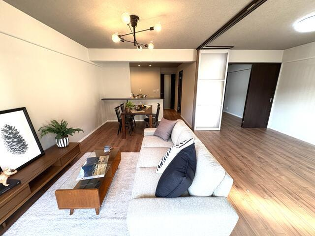 名古屋市千種区若水２丁目の中古マンションのその他|●リビング（家具を設置・別売… 