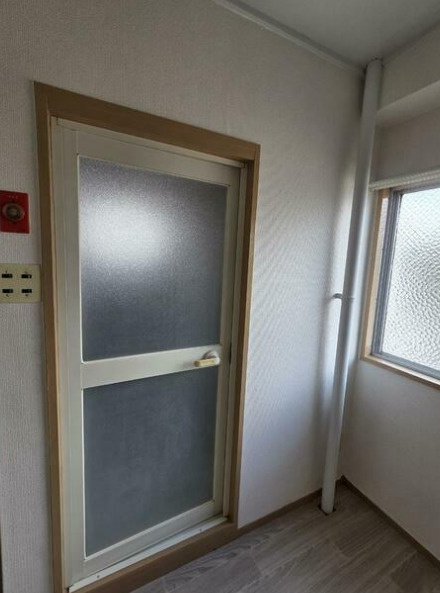 三山マンションの玄関