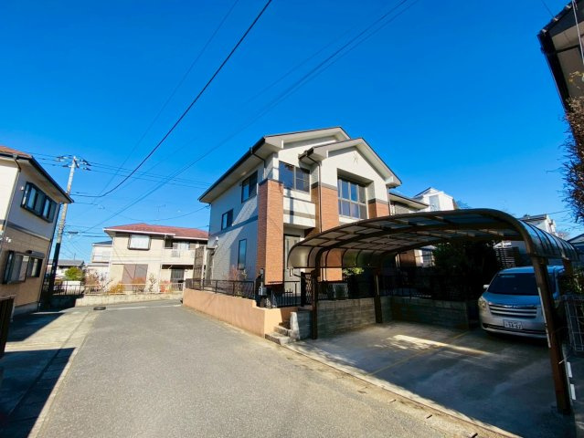 八街に　中古戸建て（二世帯住宅）の前面道路含む現地写真