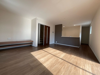 【居間・リビング】 | リーブルガーデン八幡東区竹下町第三 | 今が買い時！ご存じのように人件費、部材費は増加の一途をたどっています。しかしながら住宅の補助は縮小傾向。。。まだ国の支援の残っている、また低金利の今がベストです♪