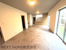 川西市丸山台２丁目中古戸建　角地で開放的の画像