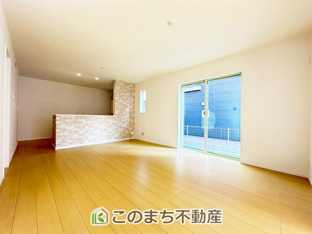ハートフルタウン宇都宮市岩曽町1428番の居間・リビング|オープンでのびやかな空間を生み出す、こだわりの広がりとゆとり。家族と過ごす時間を大切にしたい方にぴったりの明るくゆとりある住空間です。

