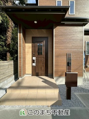 ハートフルタウン宇都宮市岩曽町1428番の玄関|玄関周りは家の顔！スタイリッシュな玄関が特徴です！

