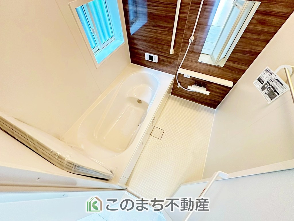 ハートフルタウン宇都宮市岩曽町1428番の浴室|"ゆったり１坪バスには換気・乾燥・暖房機能付き！！
大人も足を伸ばせるゆったり浴槽！！
ご家族皆さんで入っても、一人でゆっくり入っても一日の疲れを癒してくれるお風呂です！！"
