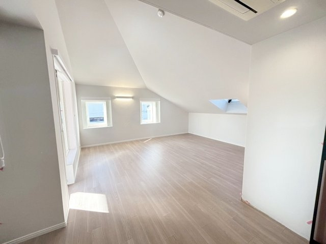 フローラ御影フラットの居間・リビング