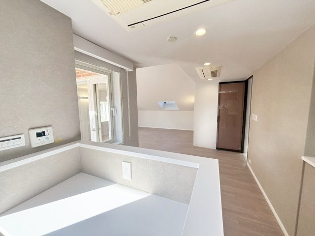 フローラ御影フラットの居間・リビング