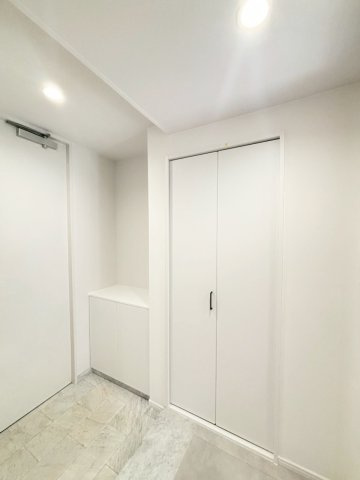 フローラ御影フラットの玄関