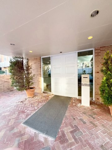 フローラ御影フラットのエントランス