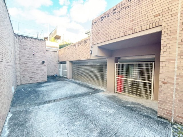 フローラ御影フラットの駐車場