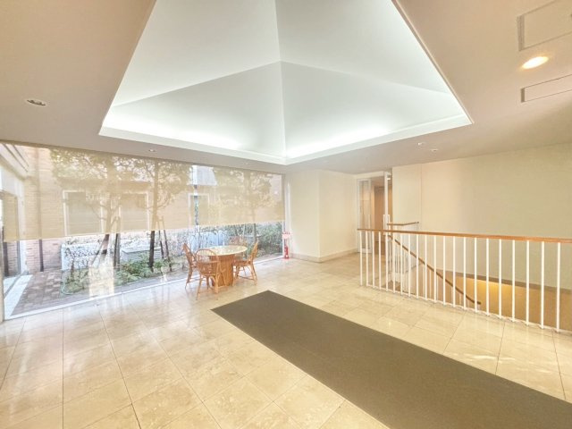 フローラ御影フラットのロビー