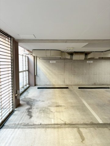 フローラ御影フラットの駐車場