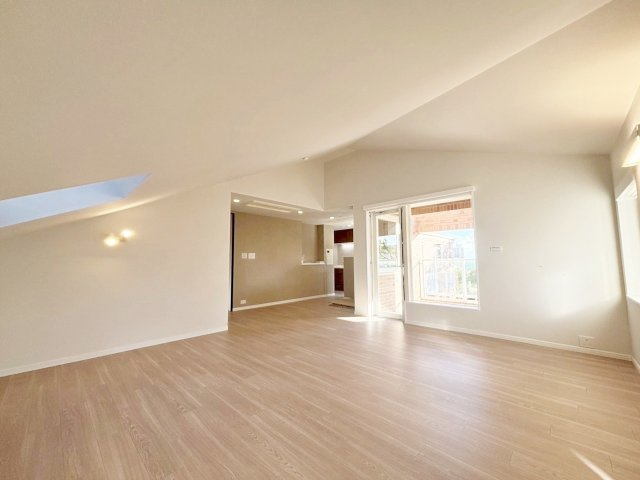 フローラ御影フラットの居間・リビング