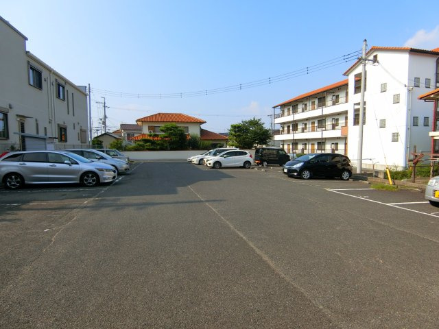 ハイツトビの駐車場