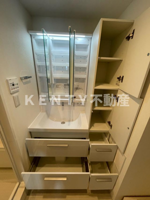 【洗面所】 | シエルクレール大森山王 | 独立洗面台、小物を置くことができて便利です