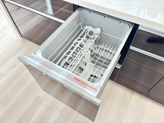 【キッチン】 | レクセル稲毛パークス | 食器洗いの手間を省ける食洗機を標準装備。忙しい家族に嬉しい設備です。