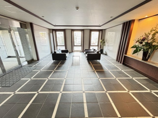 【エントランス】 | レクセル稲毛パークス | オートロック付きの安心感あるエントランス。セキュリティも良好です。