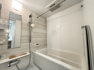 【浴室】 | レクセル稲毛パークス | くつろぎのバスタイムを楽しめるゆったりサイズの浴室。