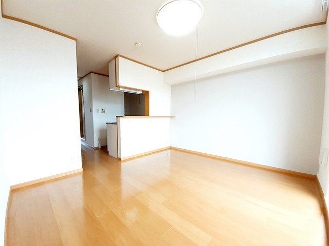 フィオーレ長行東二番館の居間・リビング