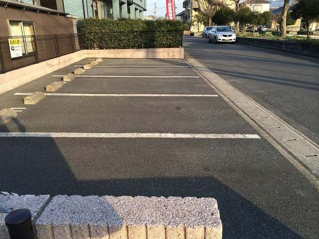 リス　プランタンＡの駐車場