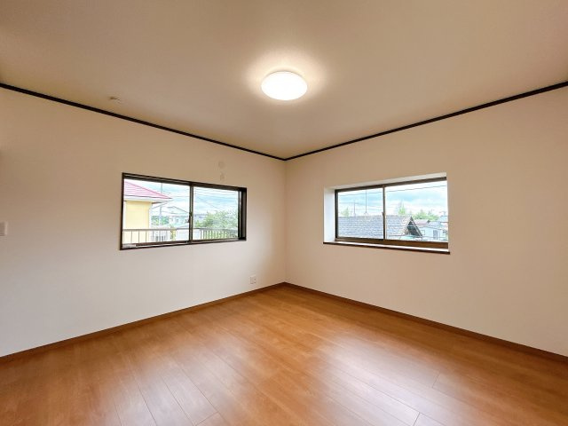 岩舟町静戸　中古戸建の洋室