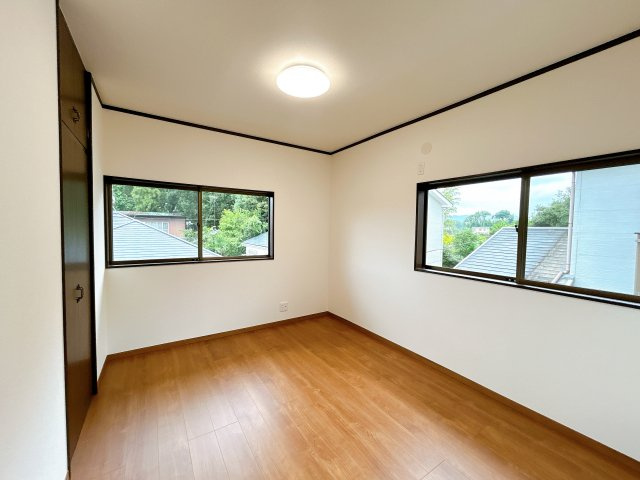 岩舟町静戸　中古戸建の洋室