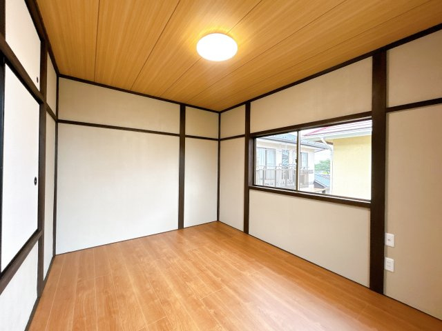 岩舟町静戸　中古戸建の洋室