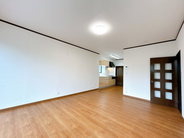 岩舟町静戸　中古戸建の居間・リビング