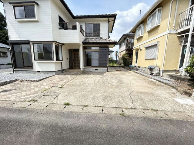 岩舟町静戸　中古戸建の駐車場