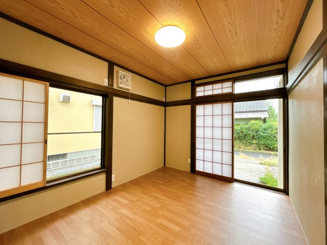 岩舟町静戸　中古戸建の洋室