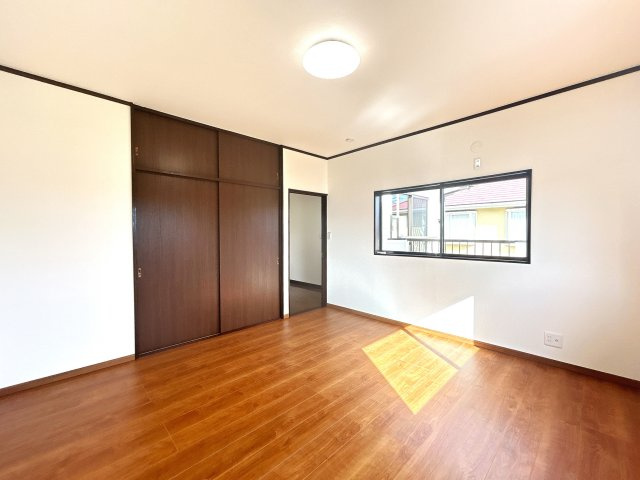 岩舟町静戸　中古戸建の洋室