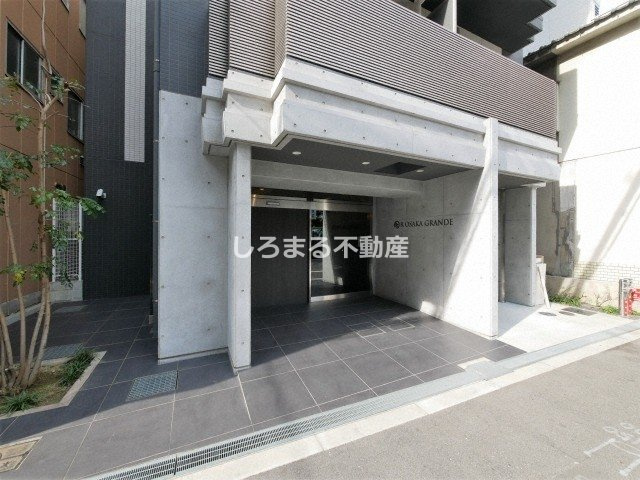 アール大阪グランデのエントランス