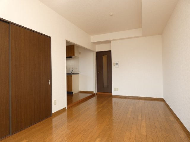 メゾンIYASAKAの居間・リビング