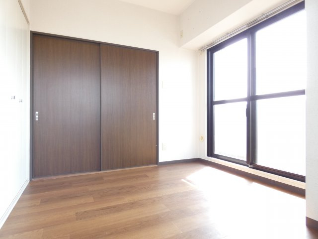 メゾンIYASAKAの寝室