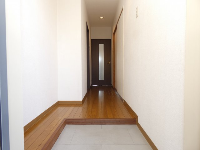 メゾンIYASAKAの玄関