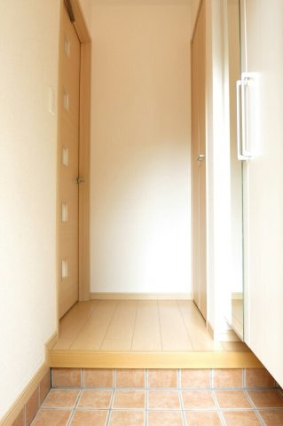 カーサプラシードの玄関