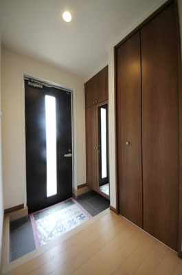 【玄関】 | Ｇ−Ｆｏｒｅｓｔ西堀 | 落ち着いた玄関です