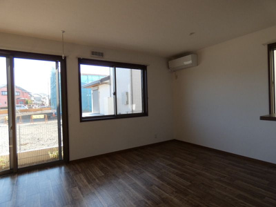 【居間・リビング】 | Ｇ−Ｆｏｒｅｓｔ西堀 | ゆったりとしたリビングです