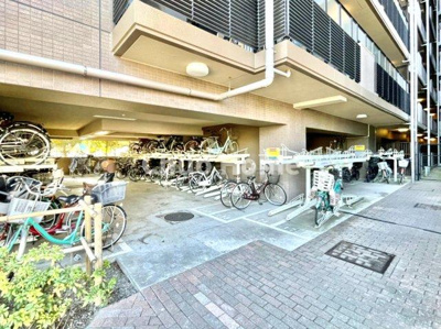 【駐輪場】 | トーキョーガーデンスイート | 【自転車置き場】最新の空き状況や費用などの詳細は担当スタッフまでお問い合わせください。