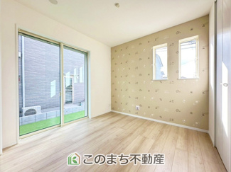 【洋室】 | ハートフルタウン宇都宮市岩曽町1428番　Ｂ号棟 | 洋室はお手入れのしやすいフローリング仕様です。普段はフロアモップなどを使って、簡単にお掃除していただけます◎
