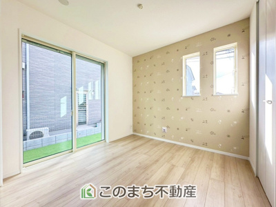 【洋室】 | ハートフルタウン宇都宮市岩曽町1428番　Ｂ号棟 | 洋室はお手入れのしやすいフローリング仕様です。普段はフロアモップなどを使って、簡単にお掃除していただけます◎
