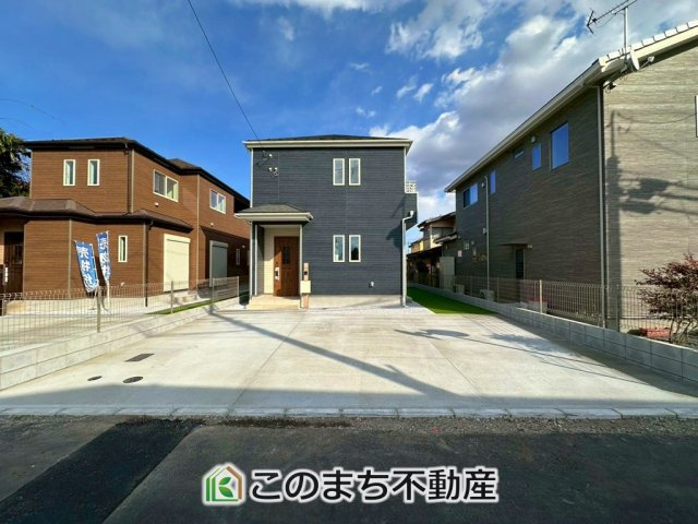 ハートフルタウン宇都宮市岩曽町1428番　Ｂ号棟の駐車場|お車並列３台分ご用意しております♪
