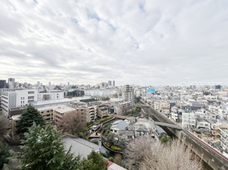 【展望】 | 眼前に広がる空の雄大さと、このお部屋の自慢の一つである「眺望」をご覧ください。毎日、この景色を独り占めできる新生活に夢が広がります。～即日のご見学可能～　お問合せはお気軽にどうぞ。
