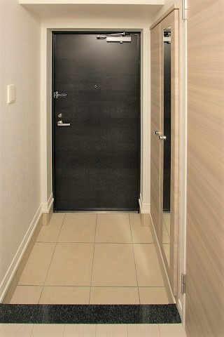 エンクレスト日赤通りの玄関|落ち着いた玄関です