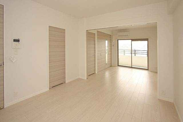 エンクレスト日赤通りの居間・リビング|使いやすい居間です