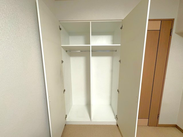 京都市営地下鉄烏丸御池線「烏丸御池」駅まで徒歩２分◆角住戸２ＬＤＫ◆アスティミア御池東洞院通の洋室|クローゼット