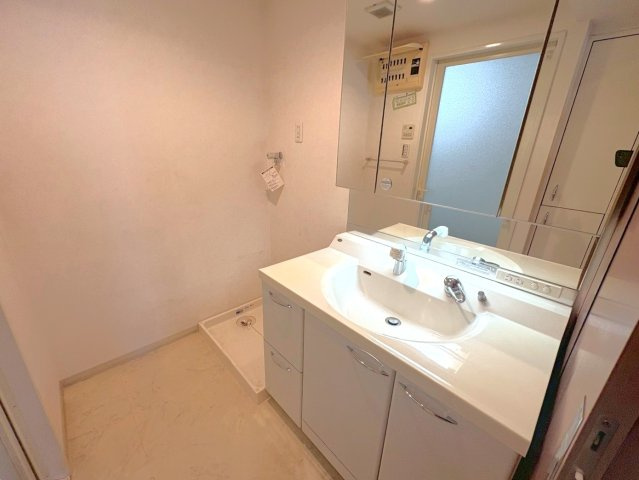 京都市営地下鉄烏丸御池線「烏丸御池」駅まで徒歩２分◆角住戸２ＬＤＫ◆アスティミア御池東洞院通の独立洗面台|洗面室